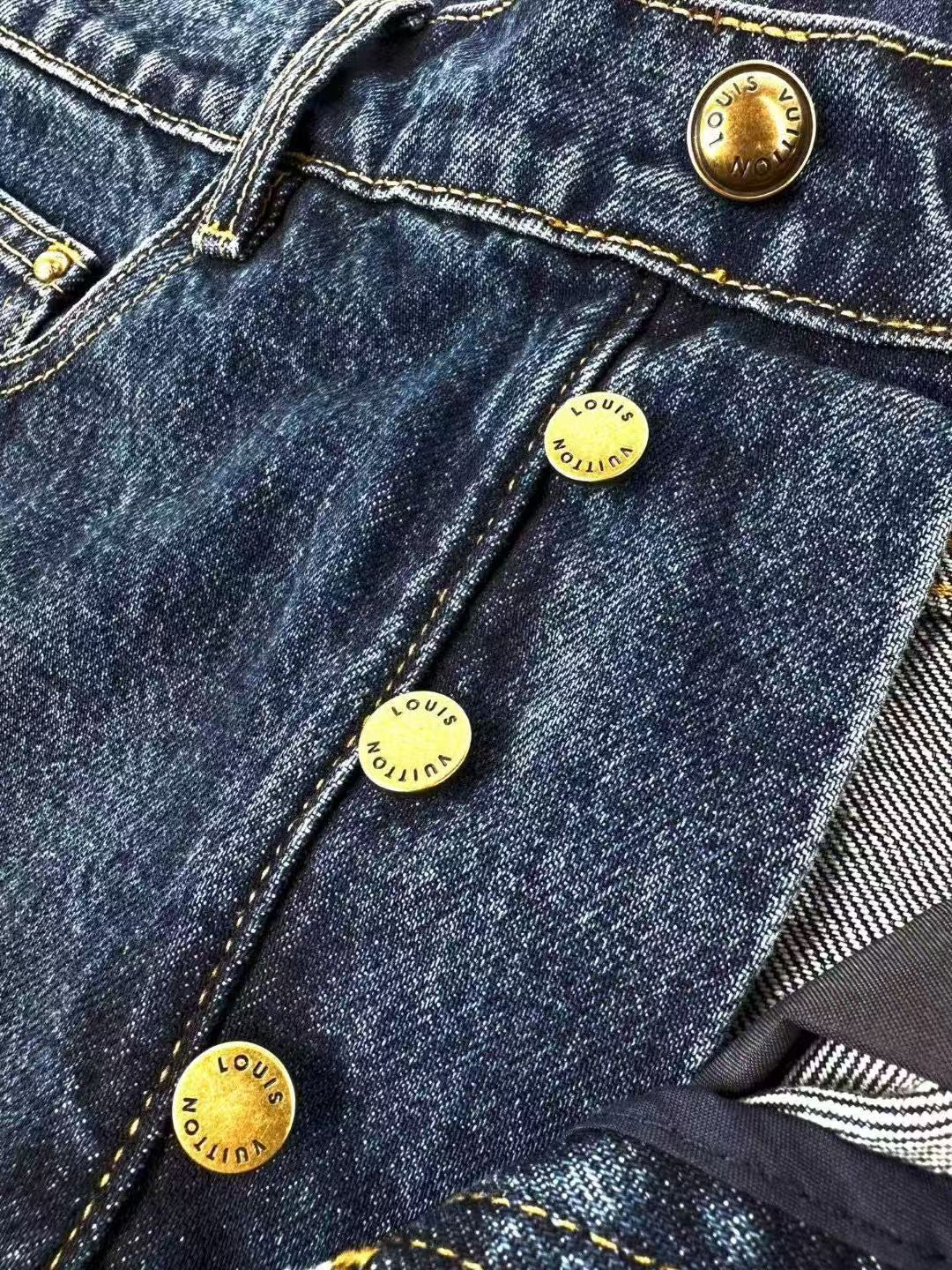 JEAN LV